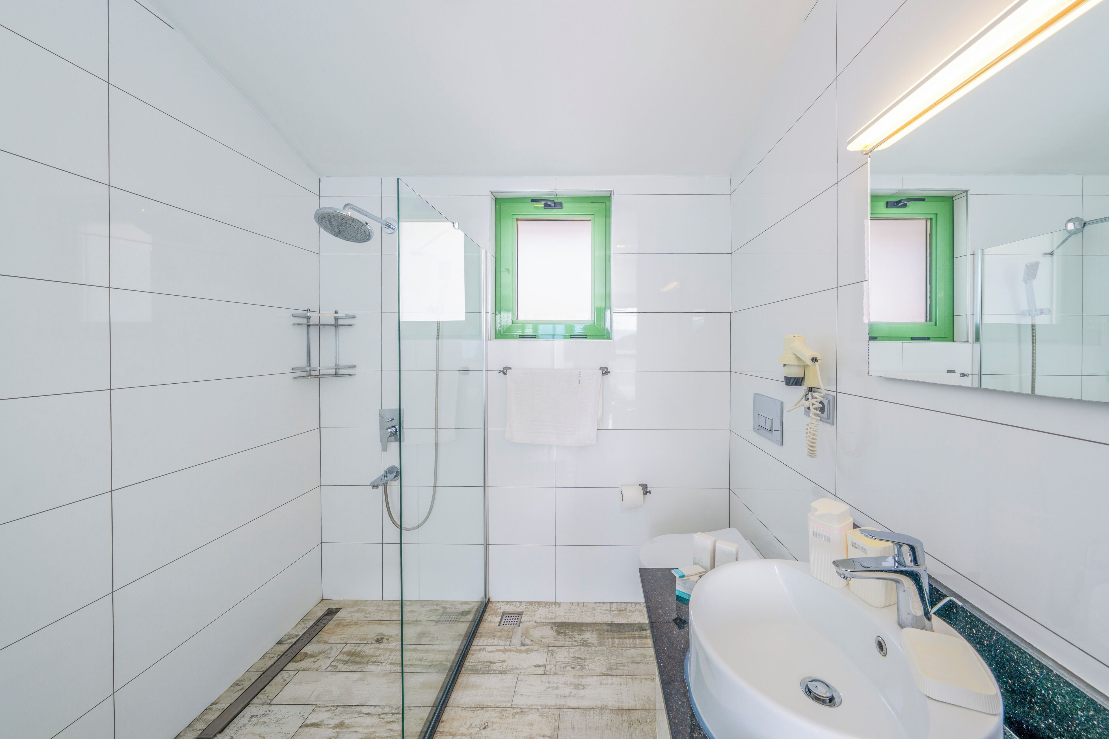 romantic double room | bathroom | shower, free toiletries, hair dryer, towels