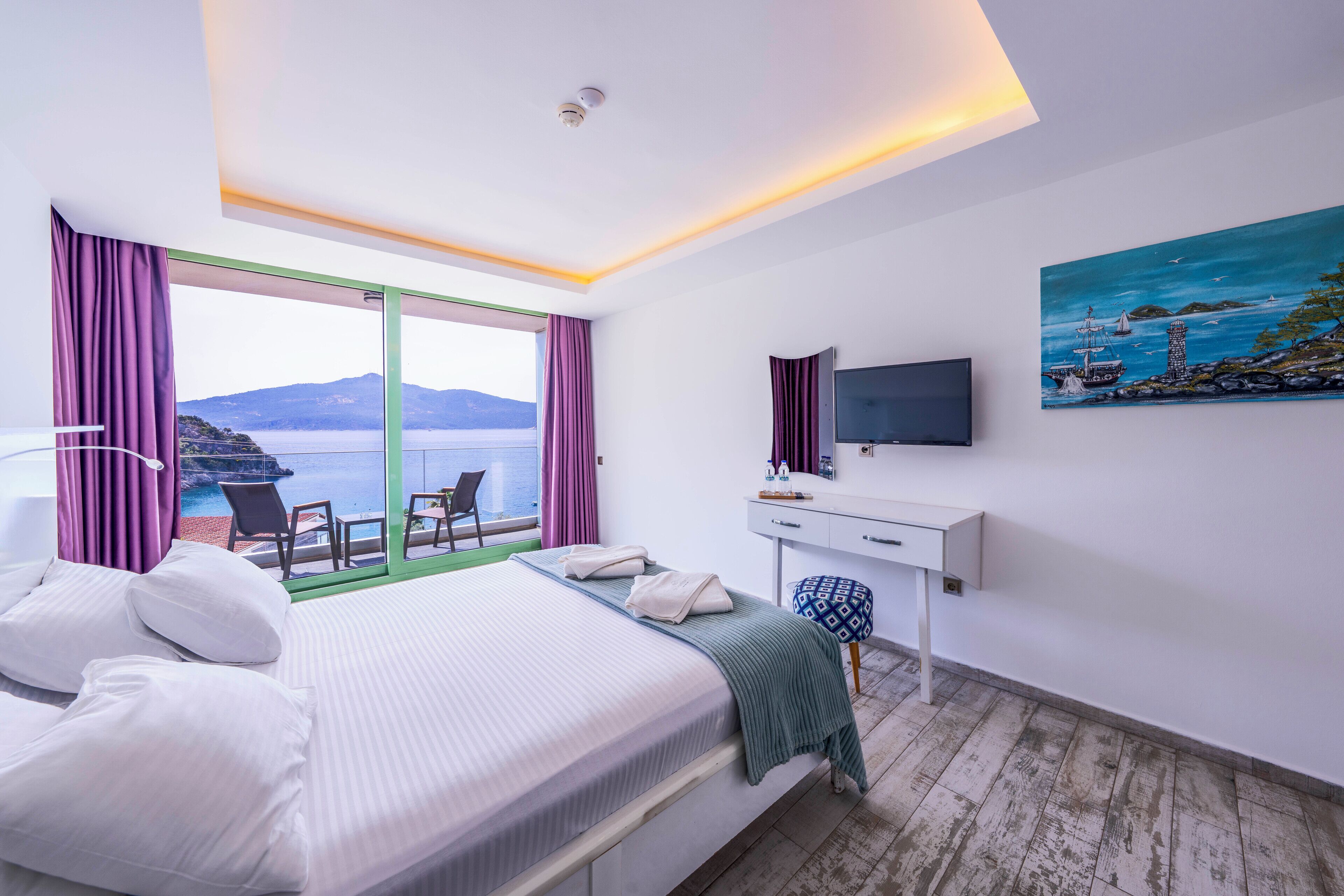 deluxe room | 1 bedroom, premium bedding, minibar, desk