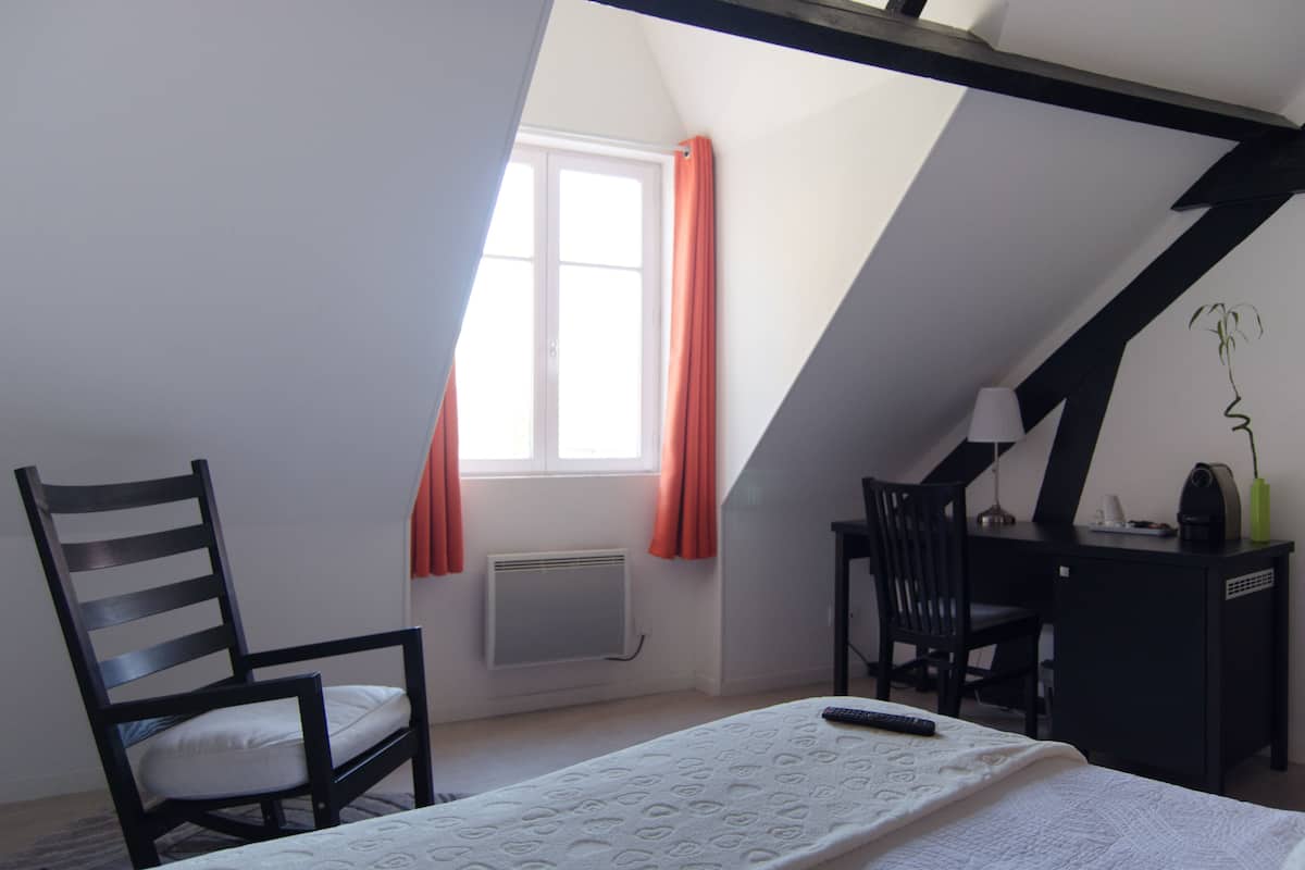 Suite, Sauna | 1 bedroom, minibar, individually decorated, individually furnished