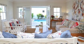 Área de estar no saguão