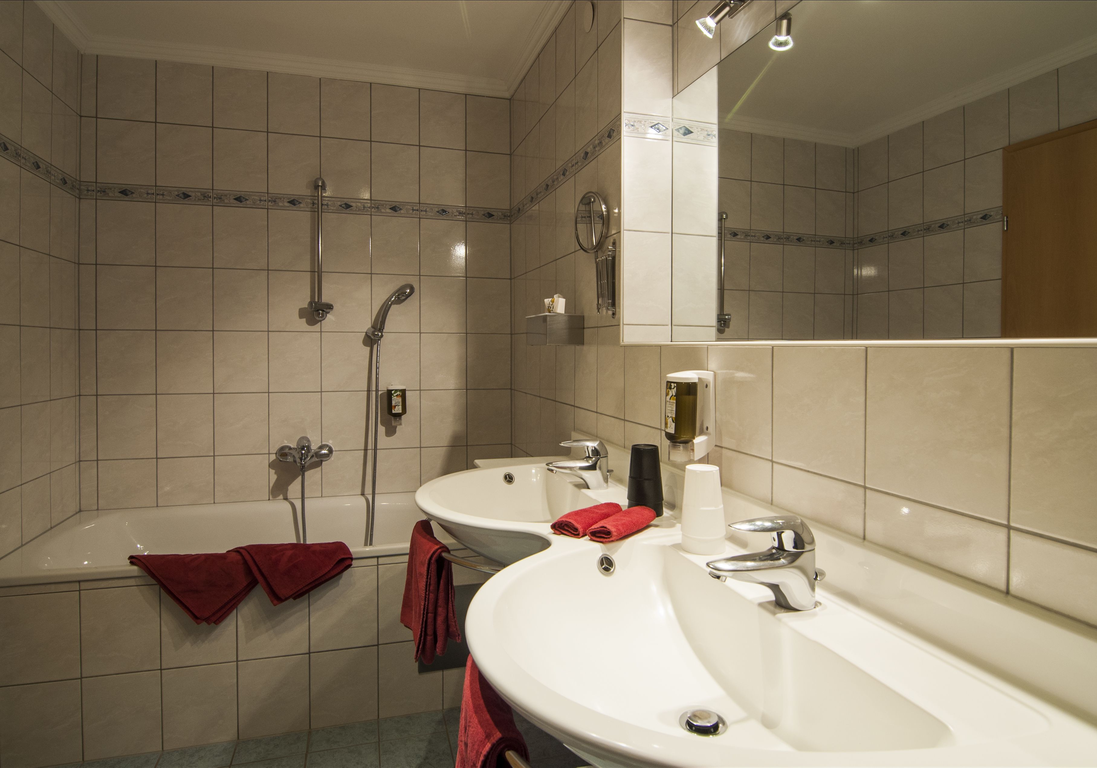 standard single room | bathroom | free toiletries, hair dryer, towels