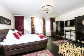 Hypo-allergenic bedding, minibar, in-room safe, individually decorated