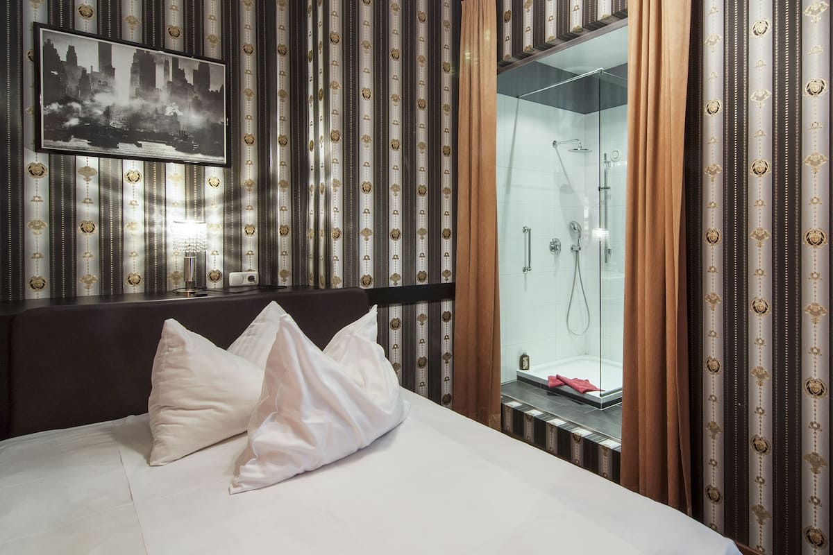 Kamar Single Standar | Seprai antialergi, minibar, brankas, dan Wi-Fi gratis
