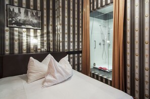 Standard Single Room | Hypo-allergenic bedding, minibar, in-room safe, individually decorated