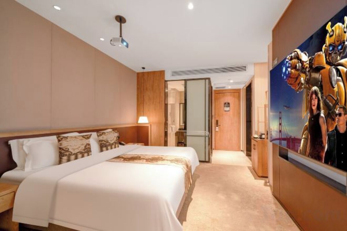 Qingyue Queen Bed Room(Giant Screen Cinema)