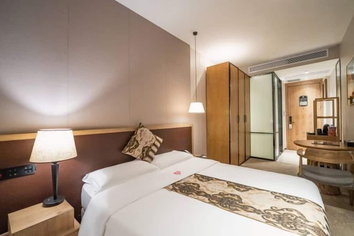 Minibar, in-room safe, desk, blackout curtains