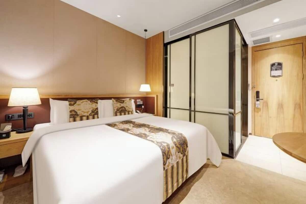 Minibar, in-room safe, desk, blackout curtains