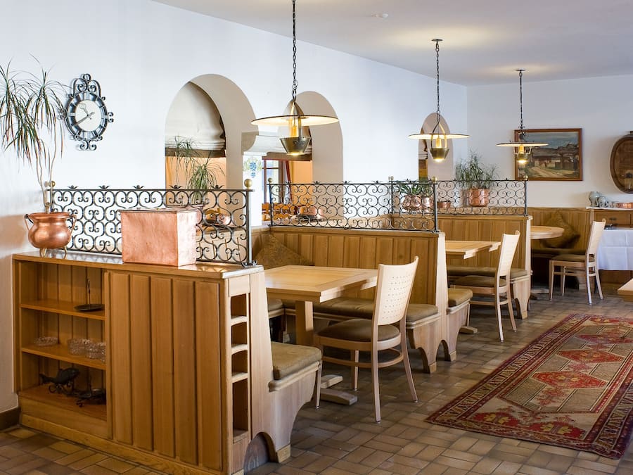 Breakfast, lunch, dinner served; local cuisine