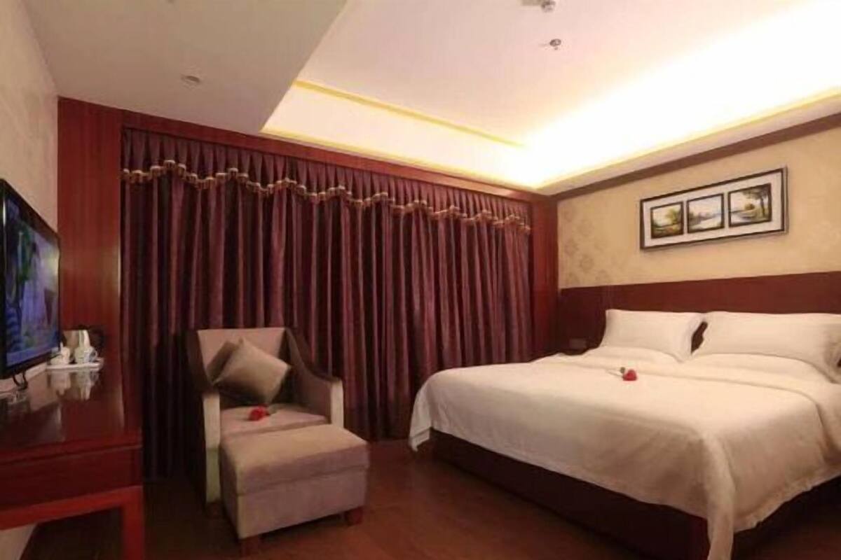Deluxe Double Room (No Window)