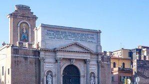 A historical building with a large inscription and statues. - Il Bacio delle Stelle (Rome)