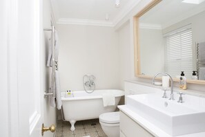 Apartment, 3 Schlafzimmer | Badezimmer | Duschwanne, kostenlose Toilettenartikel, Handtücher