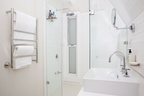 Apartment, 3 Bedrooms | Bathroom - Cape Town Ray of Light (Cape Town)