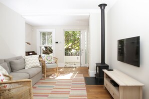 Apartment, 3 Bedrooms | Living room