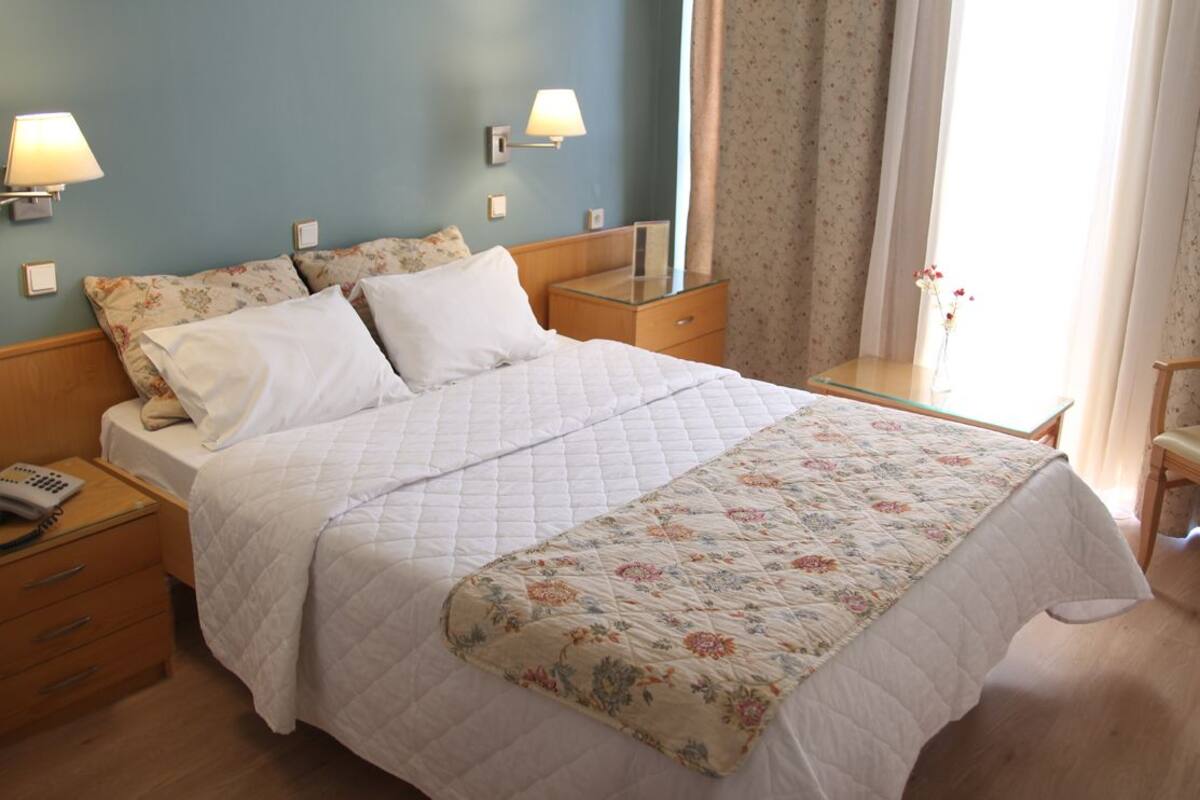 Minibar, in-room safe, iron/ironing board (on request), WiFi (free)