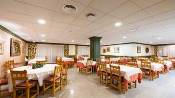 Desayuno bufé gratuito y diario