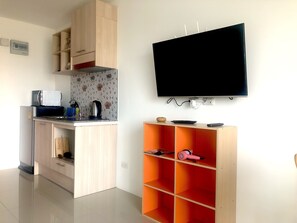 Apartment with Balcony | Living area | 40-inch flat-screen TV with satellite channels, TV