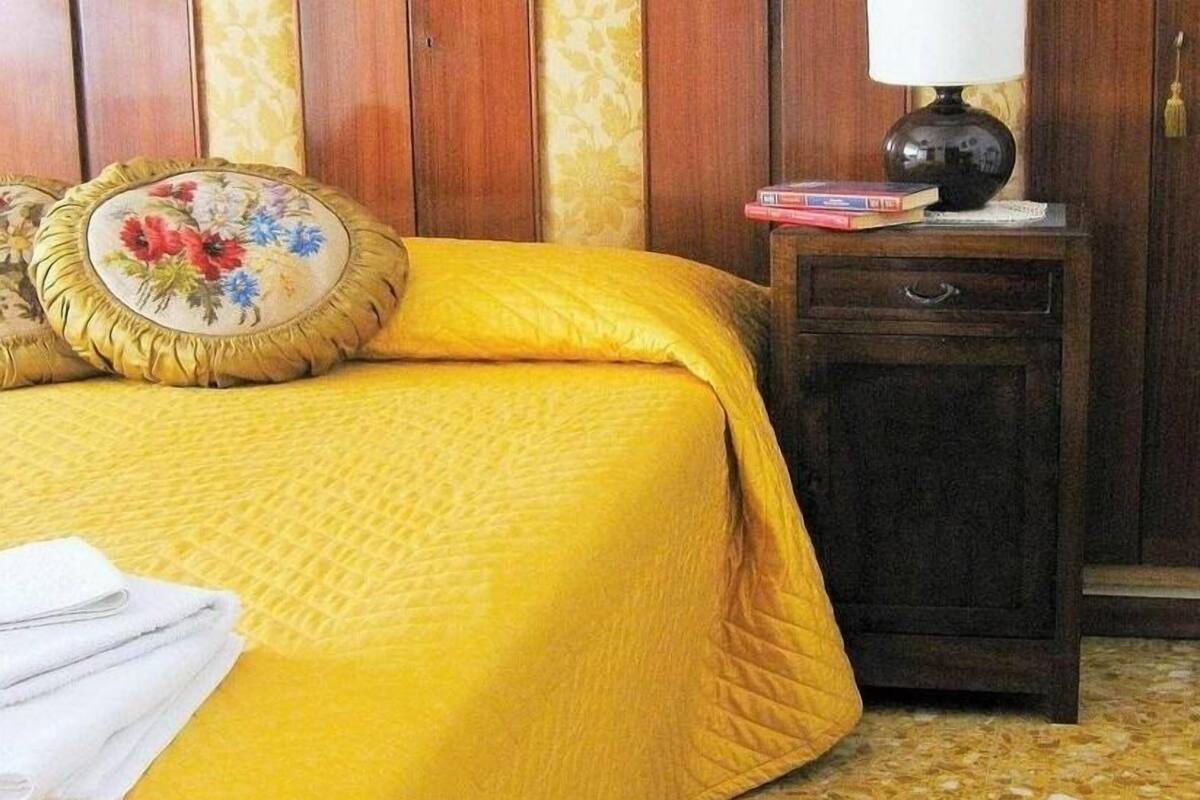 Comfort Double or Twin Room, Ensuite, City View (Palatino)