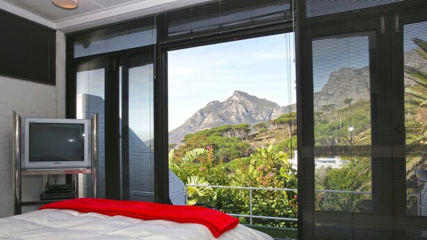Unclassified image, 1 of 20, button - Eagle's Nest (Cape Town)