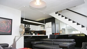Unclassified image, 2 of 20, button - Eagle's Nest (Cape Town)