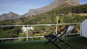 Unclassified image, 5 of 20, button - Eagle's Nest (Cape Town)