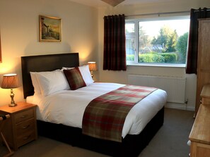 Double Room, Ensuite, Garden View - Dawyk Beech Guesthouse (Fleet)