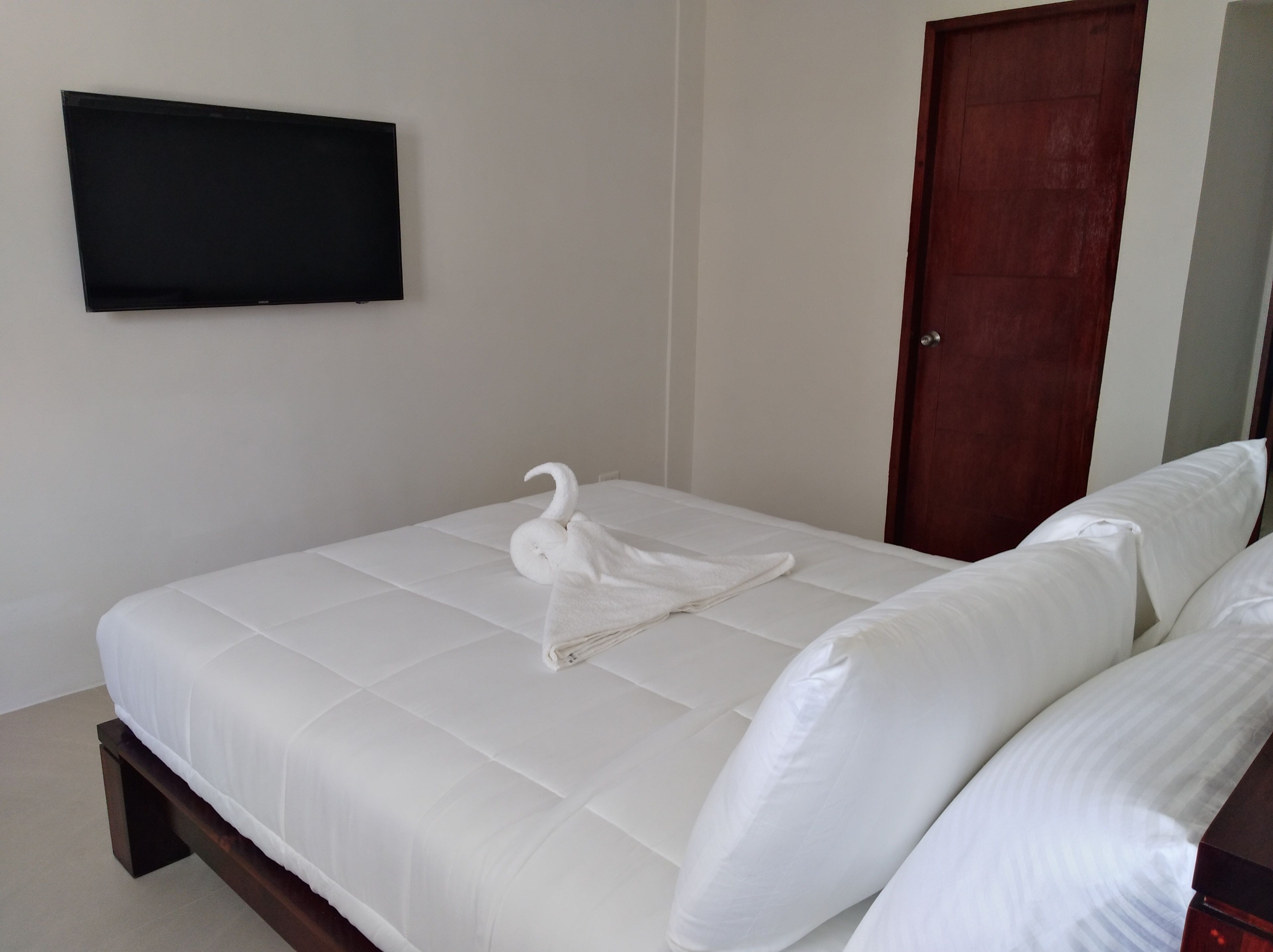 superior room, 1 queen bed, non smoking, ocean view | free wifi, bed sheets