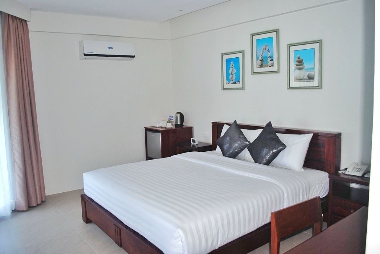 junior suite, 1 king bed, non smoking, beach view | free wifi, bed sheets