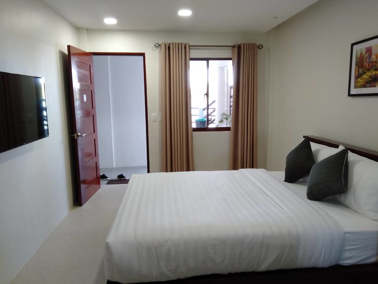 Free WiFi, bed sheets