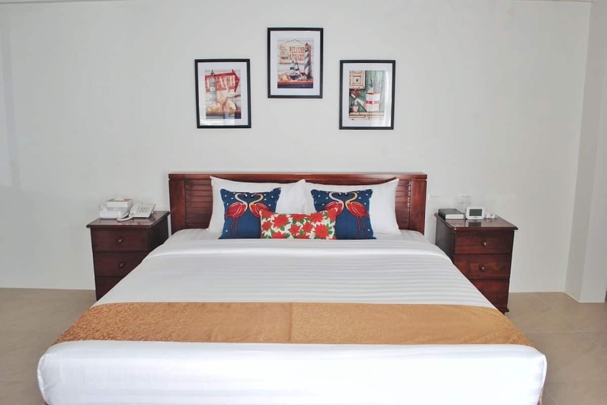 Junior Suite, 1 King Bed, Non Smoking, Beach View