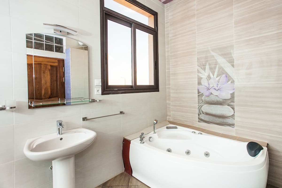 free toiletries, towels