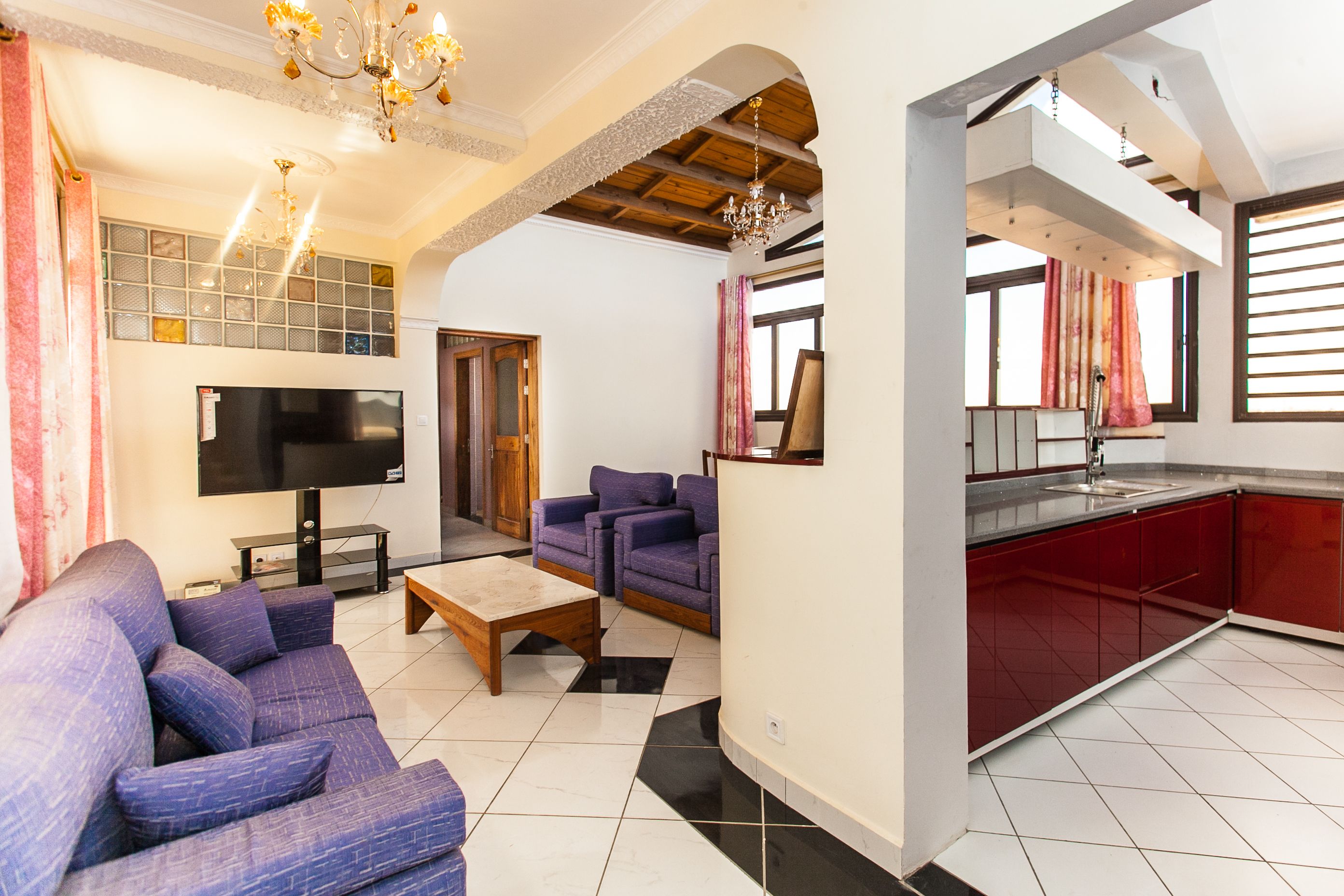 suite, 4 bedrooms | living area | flat-screen tv