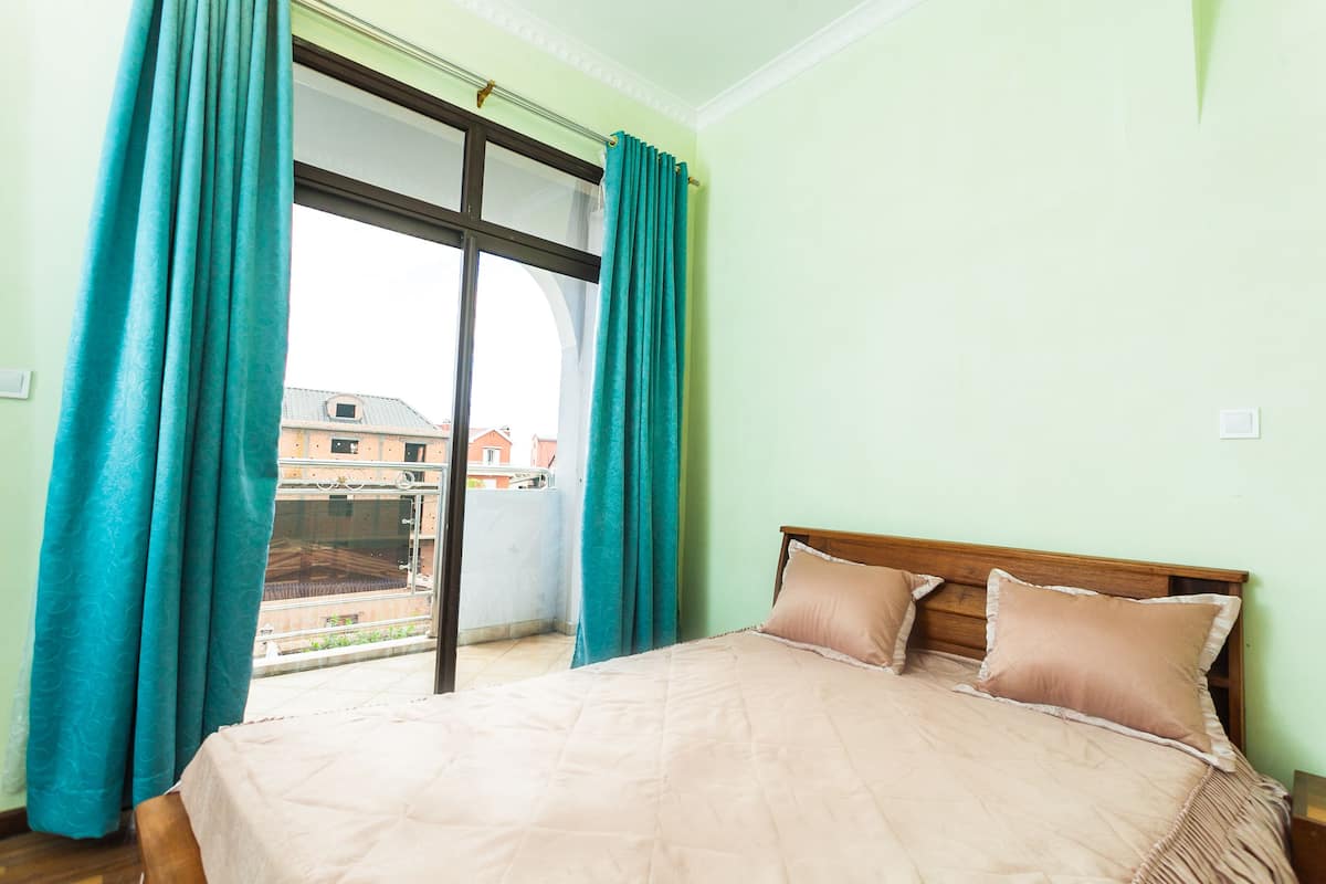 Double Room | Iron/ironing board, rollaway beds, WiFi, bed sheets