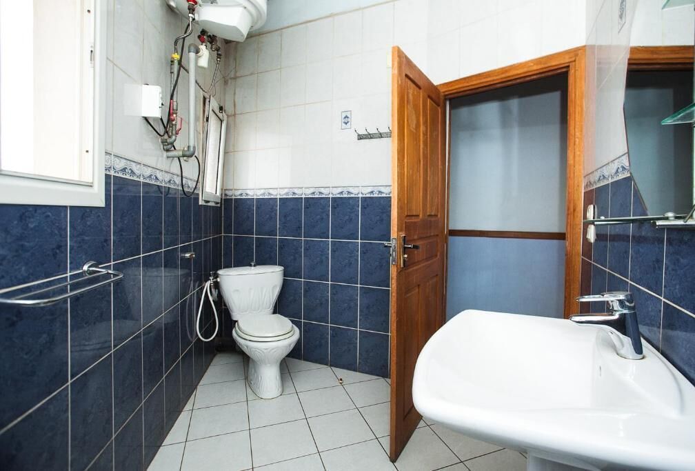 free toiletries, towels