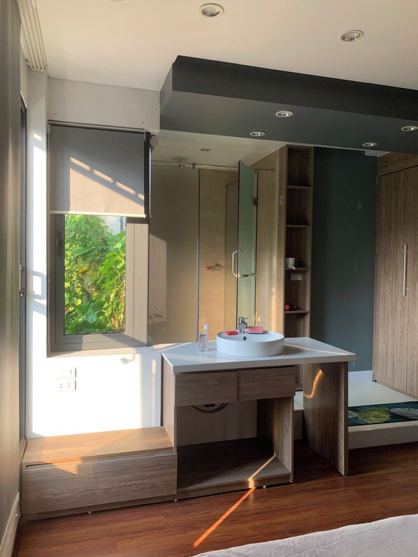 行政顶层房, 1 张大床, 厨房, 城市景观 | 客房景观