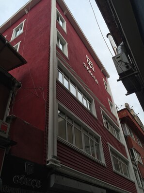 Front of property - Gökçe Pansiyon - Adult Only - Hostel (Istanbul)