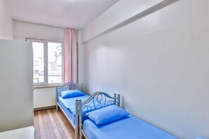 View from room - Gökçe Pansiyon - Adult Only - Hostel (Istanbul)