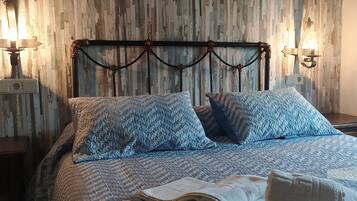 House, 3 Bedrooms, Private Pool (Molino) | Premium bedding, down comforters, individually decorated