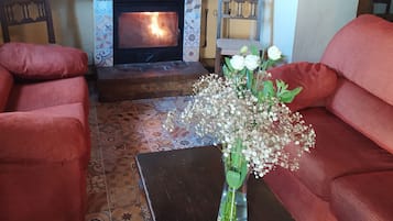 Casa, 3 dormitoris, piscina privada (Molino) | Sala d'estar | Televisor de pantalla plana i llar de foc