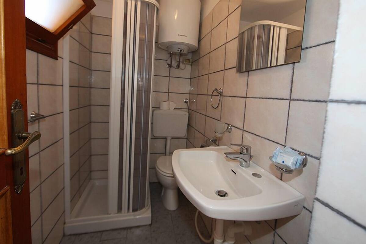 double room, balcony | bathroom | shower, free toiletries, hair dryer, towels