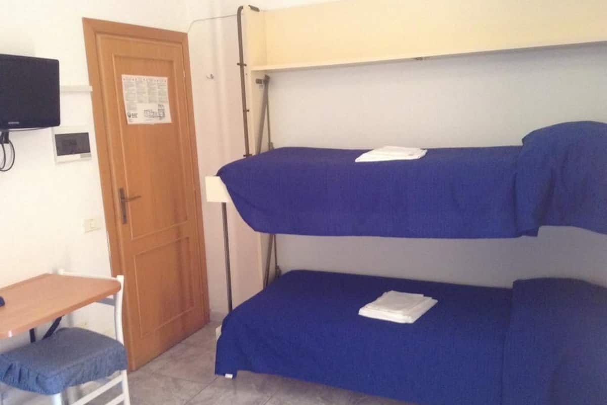 desk, free cots/infant beds, free wifi