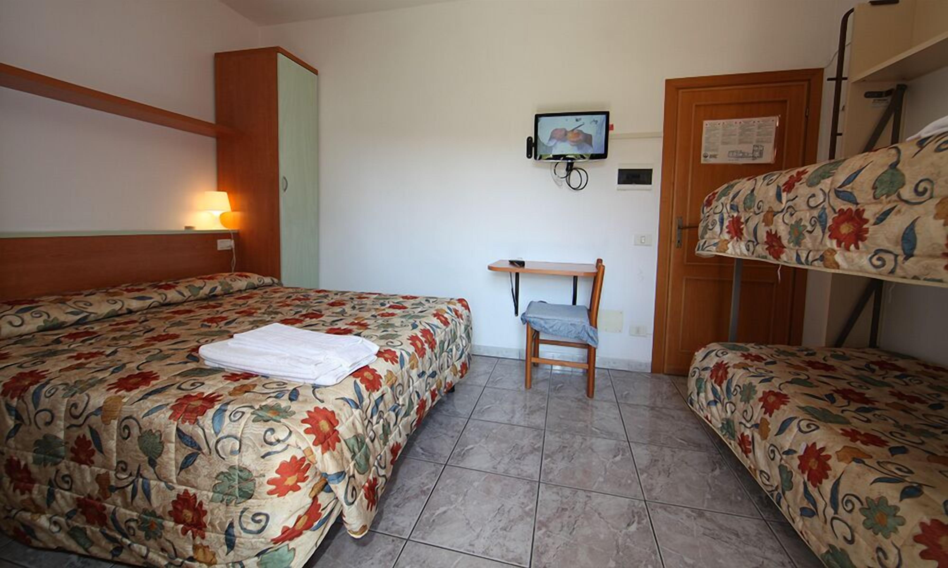 desk, free cots/infant beds, free wifi