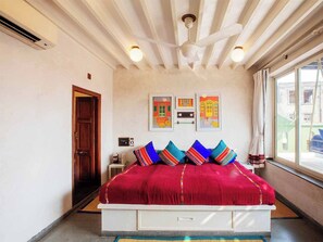 WHC Contemporary Heritage Penthouse Suite | Minibar, in-room safe, desk, free rollaway beds - Mangaldas Ni Haveli II by The House of MG (Ahmedabad)