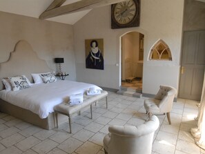 Comfort Double Room, Ensuite, Mountain View (Pérovskia) | WiFi - Le Clos De La Fontaine (Cabrieres-d'Avignon)