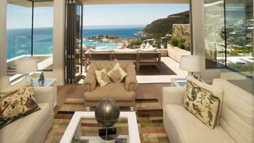 Luxury Villa, 5 Bedrooms | Living room | TV