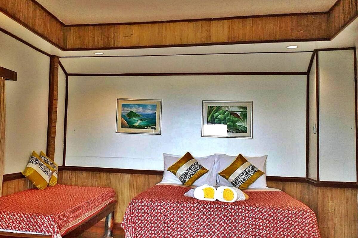 Deluxe Room | Minibar, coffre-fort, accès au Wi-Fi (inclus), literie fournie