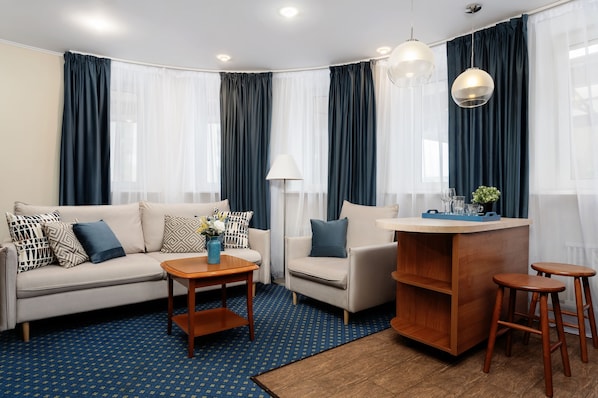 Deluxe Apartment | Living area