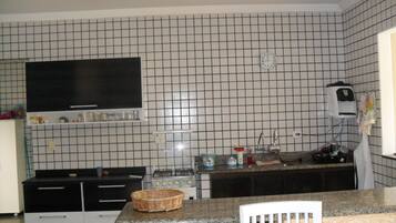 Casa, 4 quartos (Suites) | Pia do banheiro