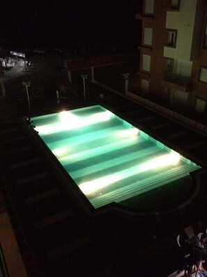 Piscine extérieure (ouverte en saison)