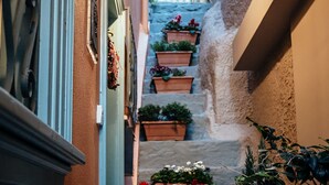 Exterior detail - Kallisti Pension (Nafplio)
