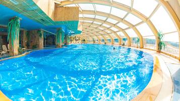 3 piscines couvertes